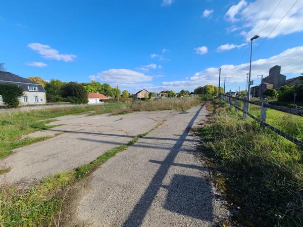 Grand terrain à bâtir de 10 774 m² NERONDES (18)