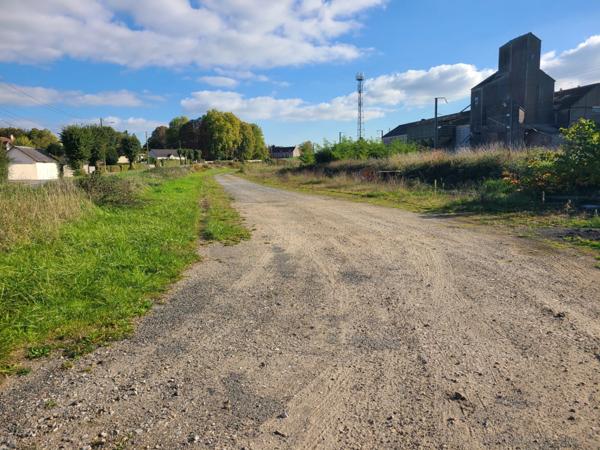 Grand terrain à bâtir de 10 774 m² NERONDES (18)