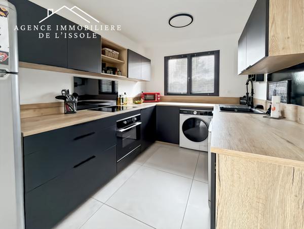 Sainte-Anastasie-sur-Issole (83136) Maison de plain-pied de 2024, 90m², 3 chambres, 700m² de terrain