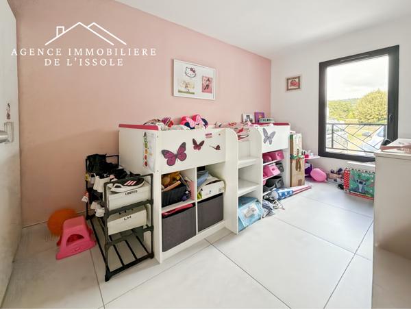 Sainte-Anastasie-sur-Issole (83136) Maison de plain-pied de 2024, 90m², 3 chambres, 700m² de terrain