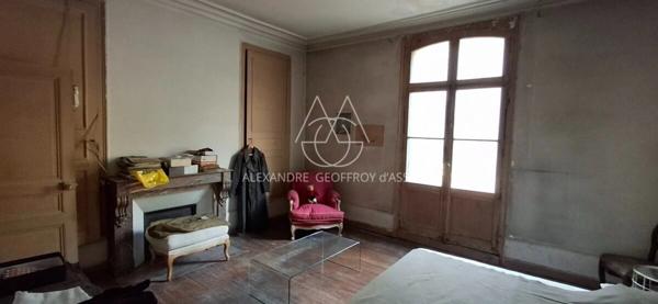 Rénovez cette maison de 143 m2 avec dépendances et deux jardins dans Tours.