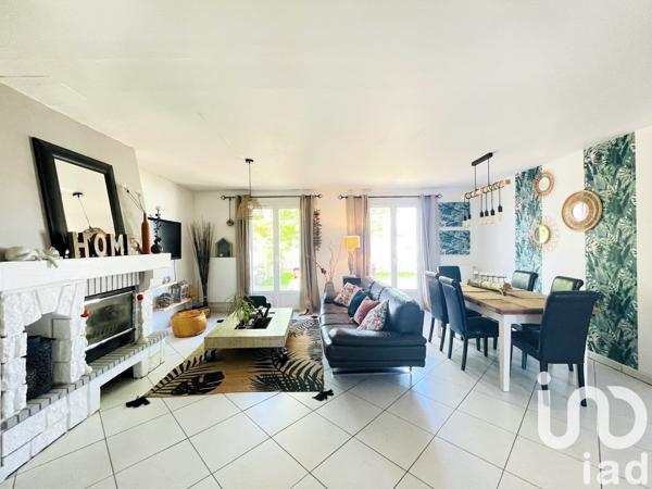 Maison 5 pièces de 120 m² à Châteaugay (63119)