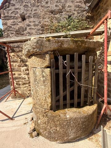 Ensemble de 2 maisons à restaurer + grange 26 500 €