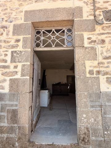 Ensemble de 2 maisons à restaurer + grange 26 500 €