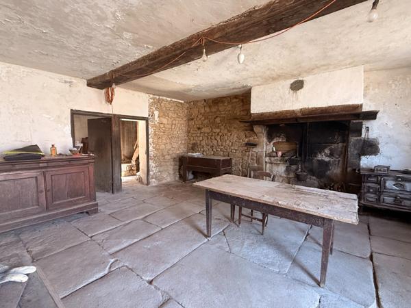 Ensemble de 2 maisons à restaurer + grange 26 500 €
