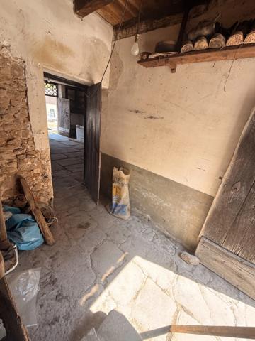 Ensemble de 2 maisons à restaurer + grange 26 500 €