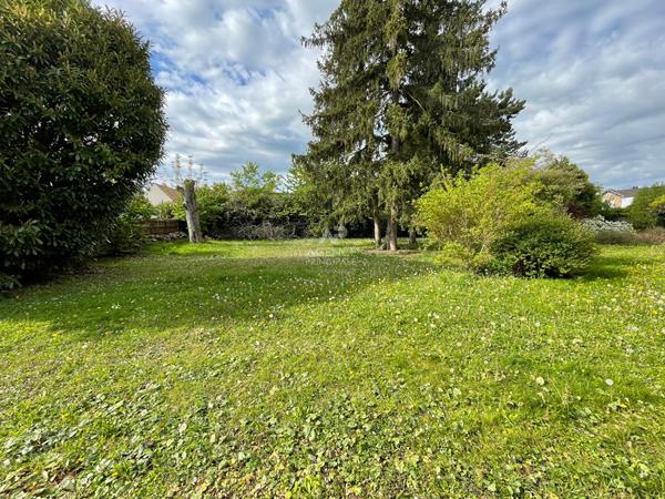 Terrain à Saint Germain en Laye de 773 m² 955 428 € **  - Référence  18423