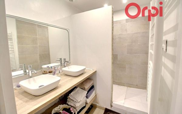 Appartement à vendre    1 pièce • 48 m2 Marseille 2