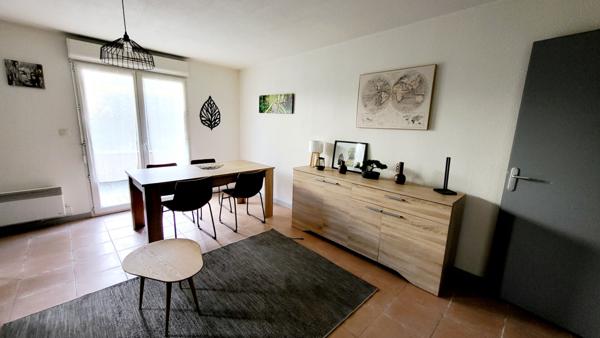 APPARTEMENT MEUBLE AVEC TERRASSE ET PARKING