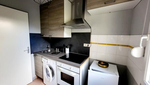 APPARTEMENT MEUBLE AVEC TERRASSE ET PARKING