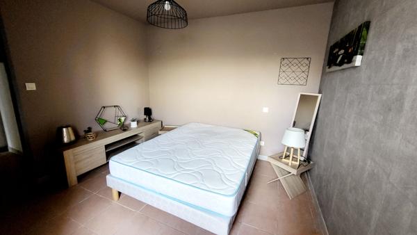 APPARTEMENT MEUBLE AVEC TERRASSE ET PARKING