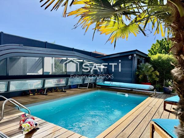 Maison contemporaine avec piscine de très haute qualité.