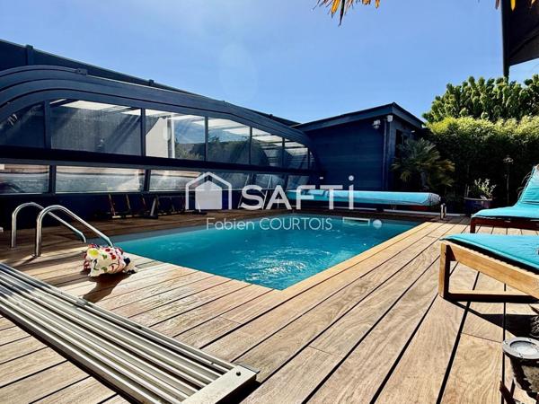 Maison contemporaine avec piscine de très haute qualité.