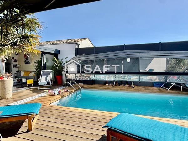 Maison contemporaine avec piscine de très haute qualité.