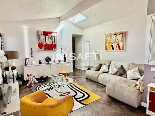 Maison contemporaine avec piscine de très haute qualité.