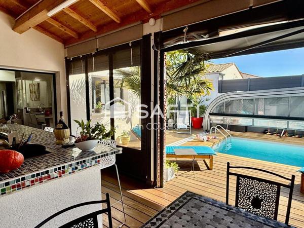 Maison contemporaine avec piscine de très haute qualité.