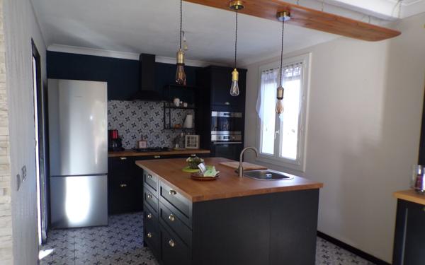 Maison à vendre    7 pièces • 186 m2 La Tour-d'Aigues