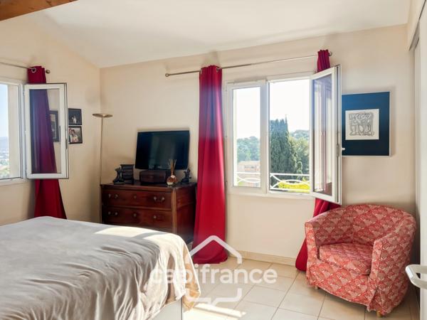 Appartement à vendre 5 pièces HYERES (83), Magnifique appartement duplex comme une maison, Terrasse de 65m2