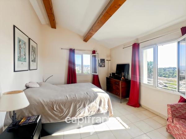 Appartement à vendre 5 pièces HYERES (83), Magnifique appartement duplex comme une maison, Terrasse de 65m2