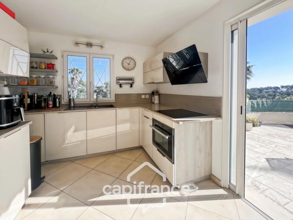 Appartement à vendre 5 pièces HYERES (83), Magnifique appartement duplex comme une maison, Terrasse de 65m2