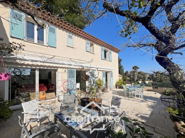 Appartement à vendre 5 pièces HYERES (83), Magnifique appartement duplex comme une maison, Terrasse de 65m2