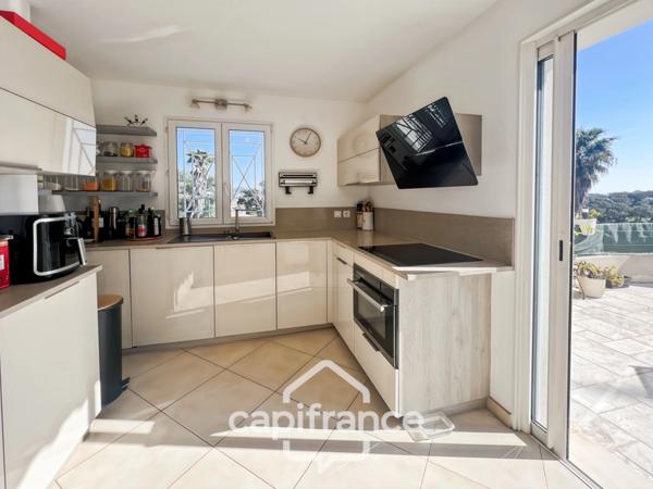 Appartement à vendre 5 pièces HYERES (83), Magnifique appartement duplex comme une maison, Terrasse de 65m2