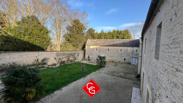 PROPRIÉTÉ EN PIERRE À PROXIMITÉ DE CREULLY-SUR-SEULLES