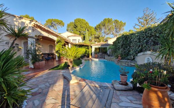 Maison à vendre    5 pièces •  Les Angles