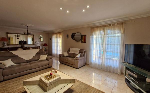 Maison à vendre    5 pièces •  Les Angles