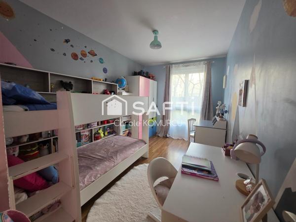 Appartement de 3 pièces avec jardin et 2 places de parking