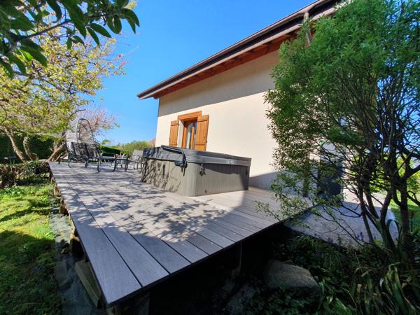 Maison avec piscine , secteur calme