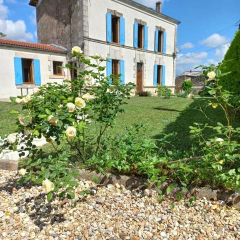Maison à vendre 234 300 € Pons 7 p 175 m² DPE C