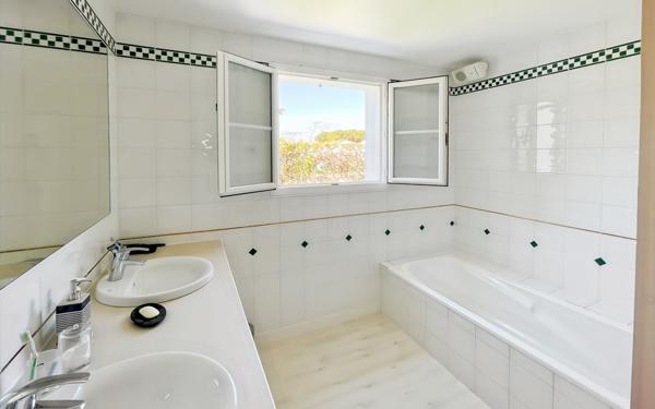 Maison à vendre    4 pièces •  Le Bois-Plage-en-Ré