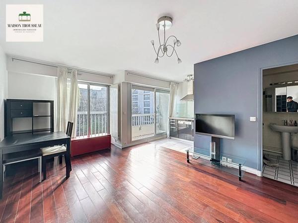 Studio avec balcon, calme et lumineux