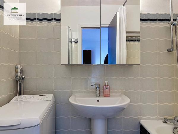 Studio avec balcon, calme et lumineux