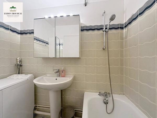 Studio avec balcon, calme et lumineux