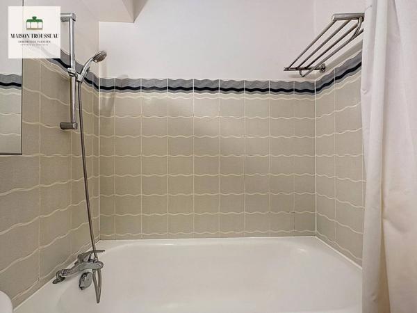 Studio avec balcon, calme et lumineux