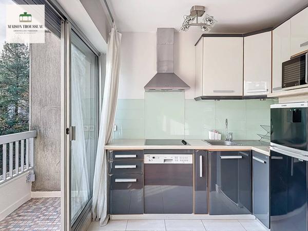 Studio avec balcon, calme et lumineux