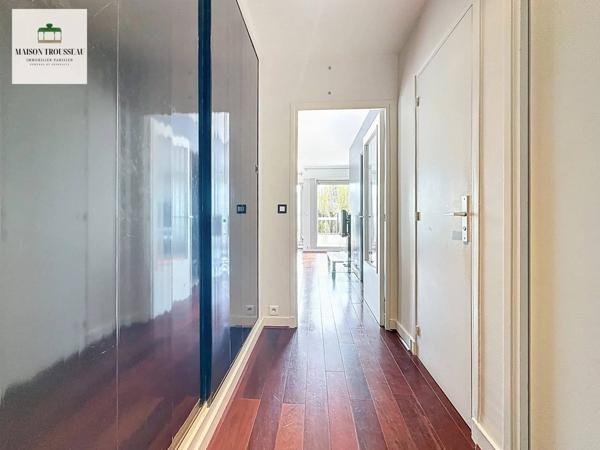 Studio avec balcon, calme et lumineux