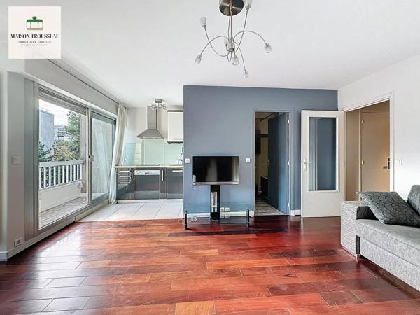 Studio avec balcon, calme et lumineux