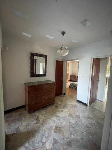Au début du quartier du Bas Brésis, grande maison d'architecte disposant de 2 logements , terrain constructible quart