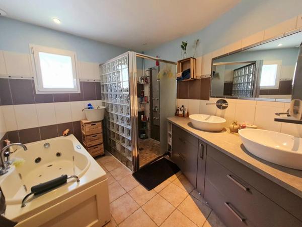 Alès - Maison de 190 m² habitables avec Piscine sur 850 m2 de terrain
