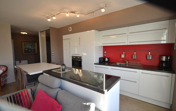 BREST KERINOU/CROIX-ROUGE - Appartement T3 rénové de 61m² avec balcon, cave et place de stationnement , Brest