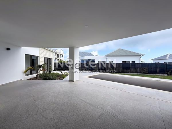 A Vendre Villa F5 avec piscine de 158.74m² d'exception à Saint-François .