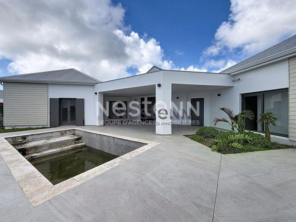 A Vendre Villa F5 avec piscine de 158.74m² d'exception à Saint-François .