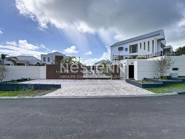 A Vendre Villa F5 avec piscine de 158.74m² d'exception à Saint-François .