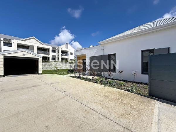 A Vendre Villa F5 avec piscine de 158.74m² d'exception à Saint-François .