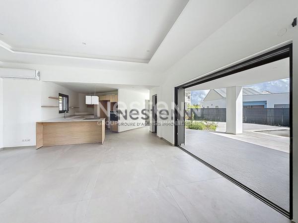 A Vendre Villa F5 avec piscine de 158.74m² d'exception à Saint-François .