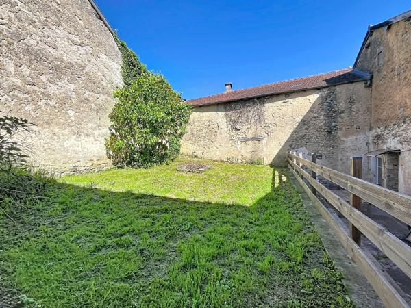 GRANDE MAISON DE CARACTÈRE HABITABLE Geville