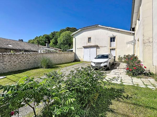 GRANDE MAISON DE CARACTÈRE HABITABLE Geville